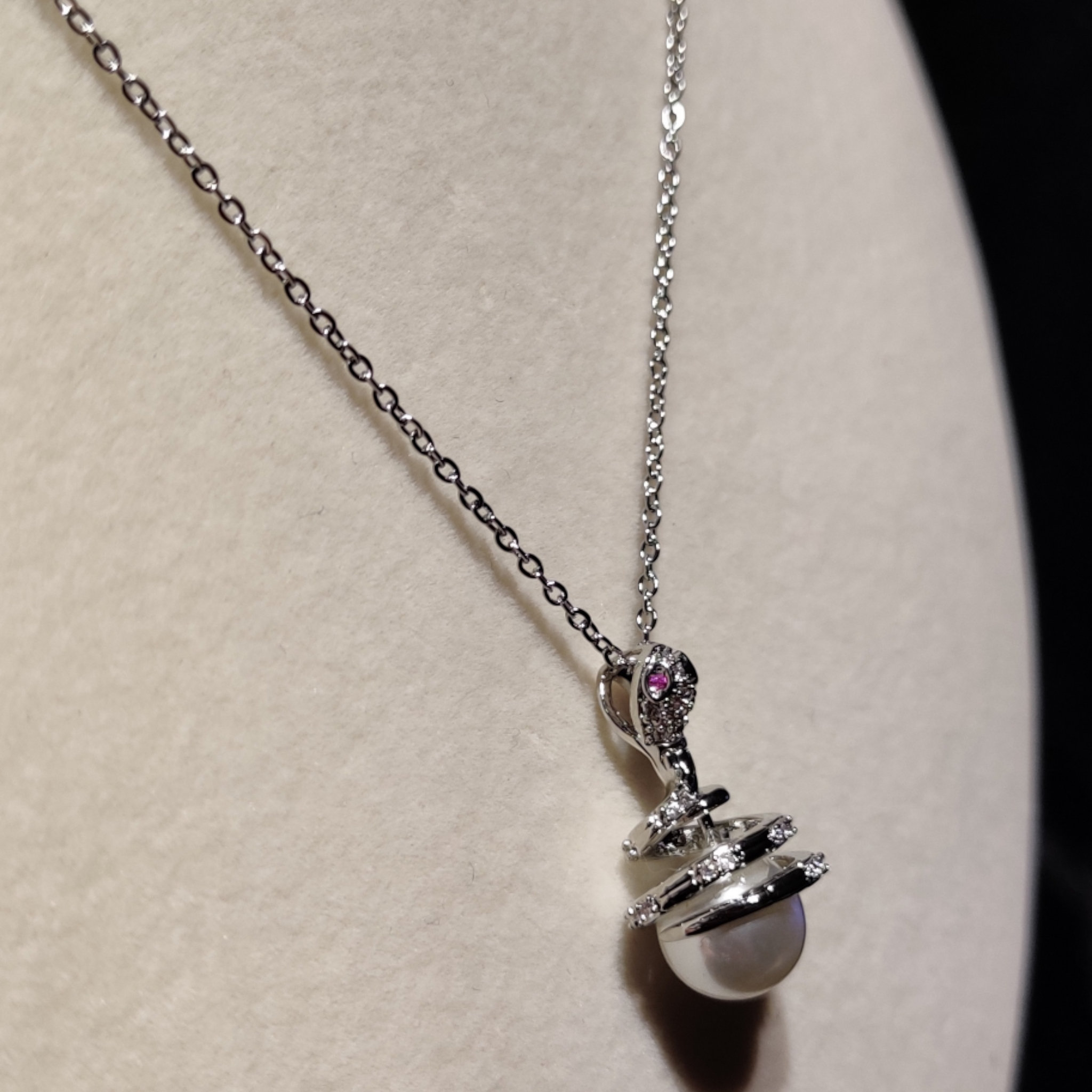 Stainless Steel Silver Plated Snake Pearl Necklace